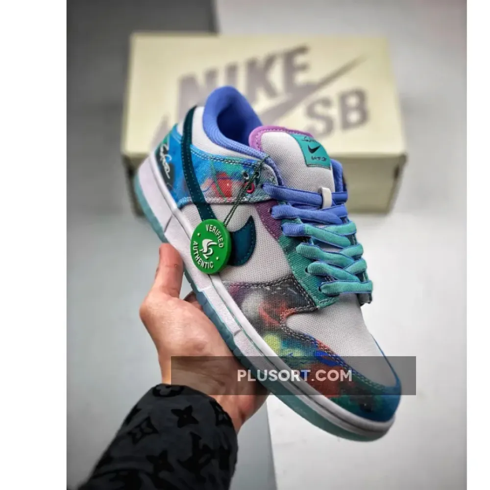 Futura Laboratories x Nike SB Dunk Low Bleached Aqua  HF6061-400