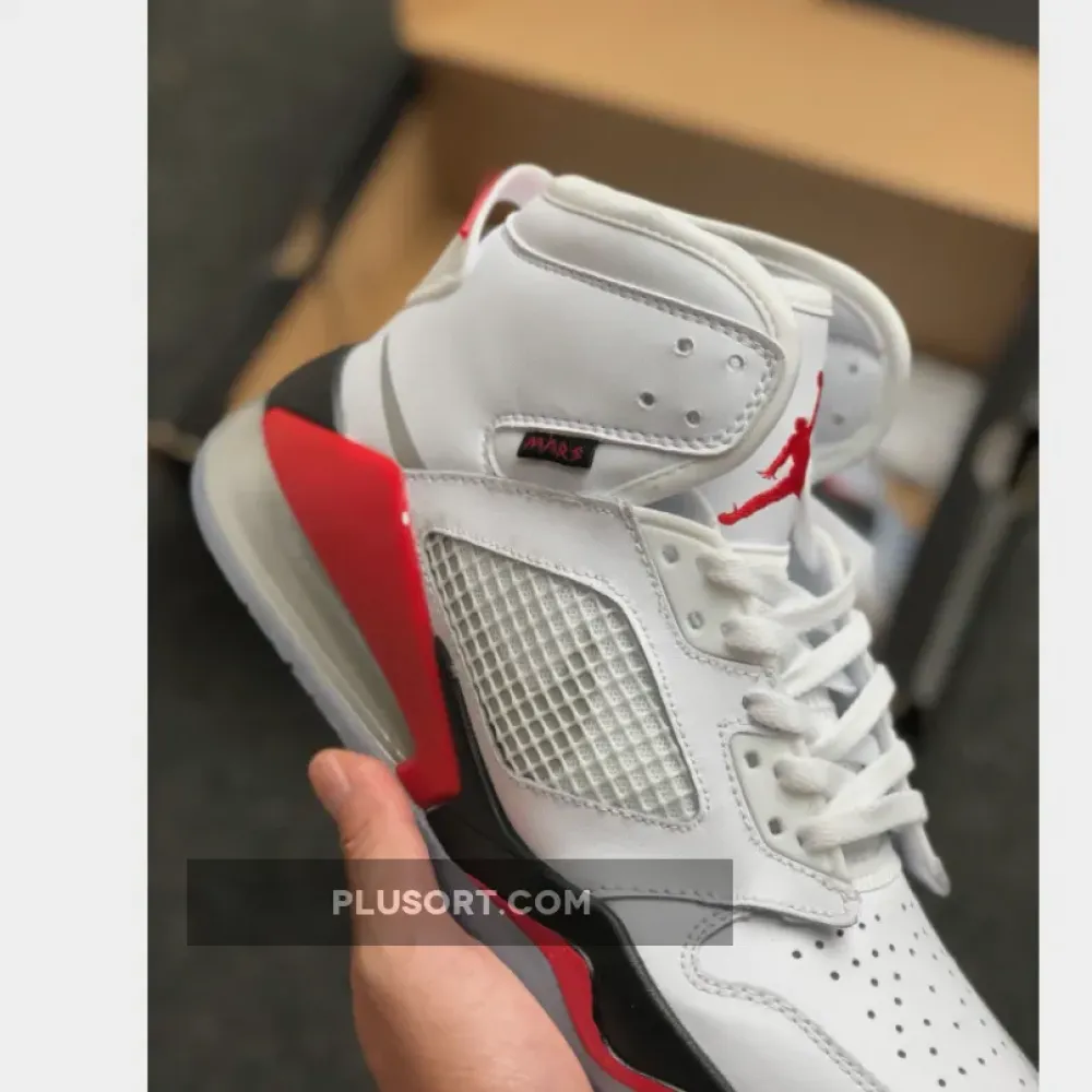 Jordan Mars 270 White/Fire Red-Black CD7070-100