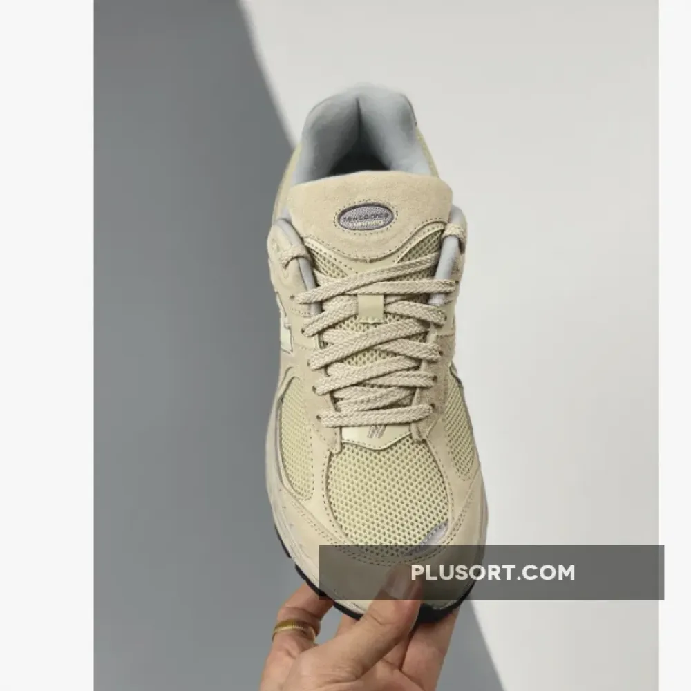 New Balance 2002R Bone Light Aluminum  M2002RE