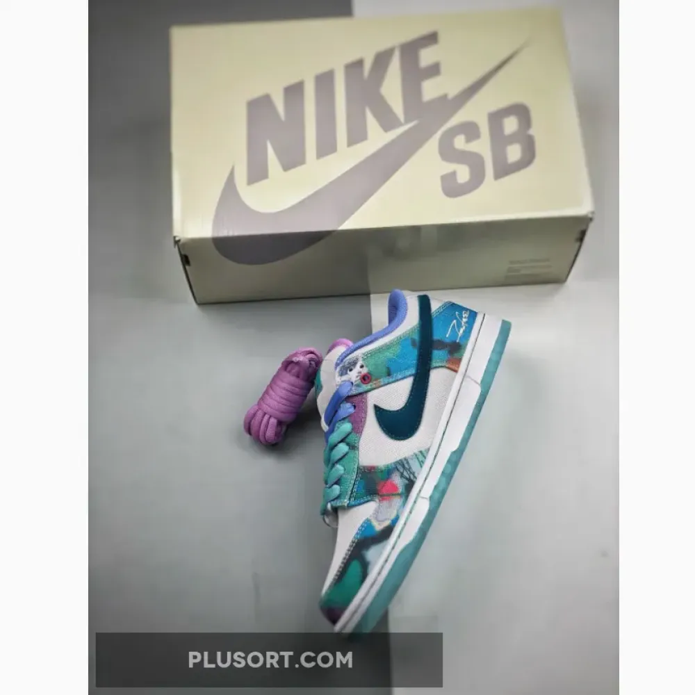 Futura Laboratories x Nike SB Dunk Low Bleached Aqua  HF6061-400