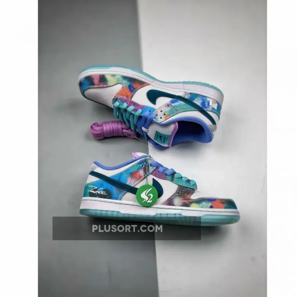 Futura Laboratories x Nike SB Dunk Low Bleached Aqua  HF6061-400