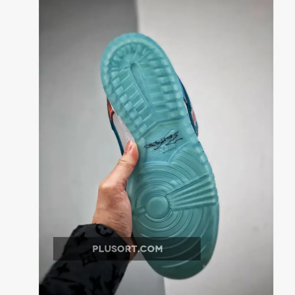 Futura Laboratories x Nike SB Dunk Low Bleached Aqua  HF6061-400