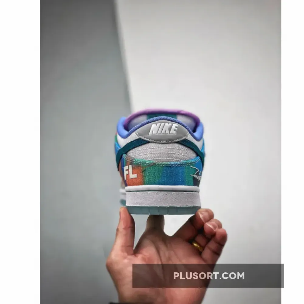 Futura Laboratories x Nike SB Dunk Low Bleached Aqua  HF6061-400